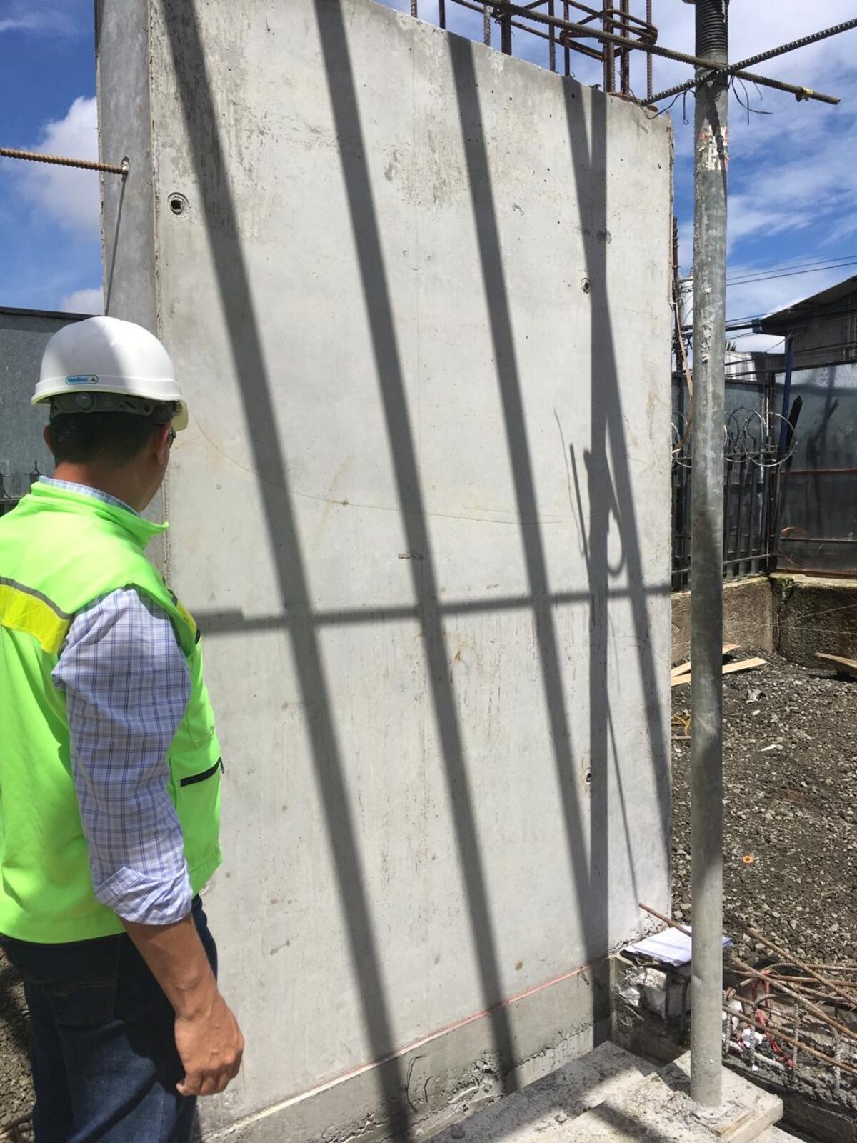 Inspección de muro de concreto aparente