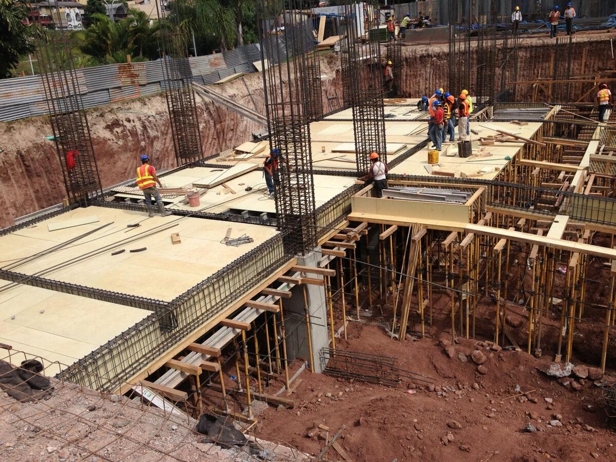 Cimbra y encofrado con tableros TACHAFORM en obra